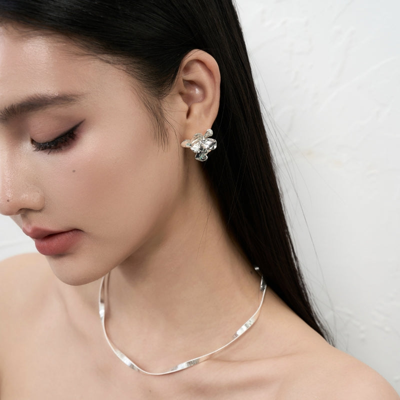 銀製花デザインピアス