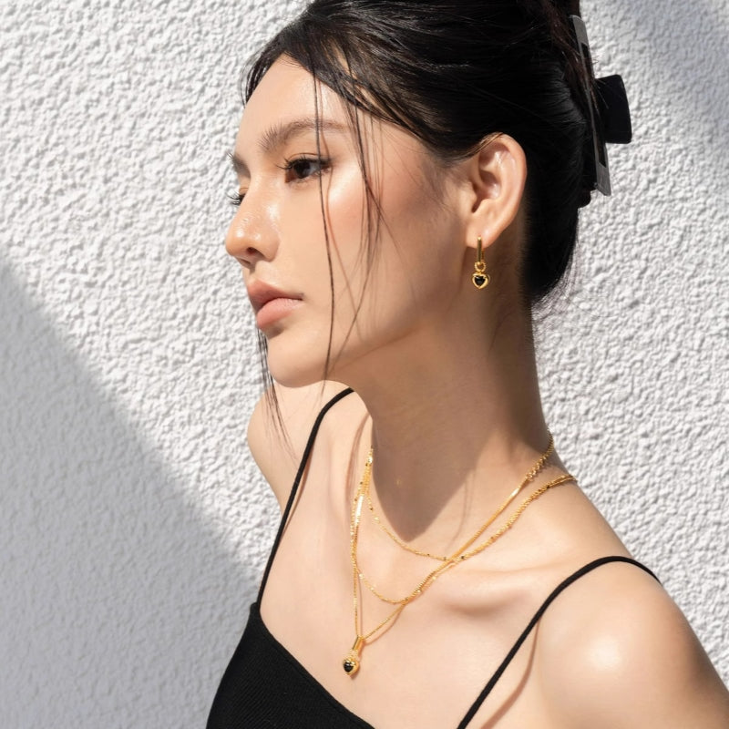 黒瑪瑙ハートツイストピアス