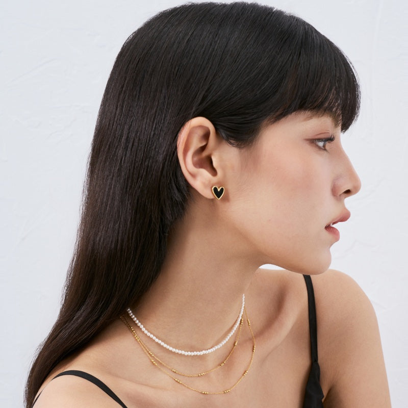 黒瑪瑙ハートゴールドピアス