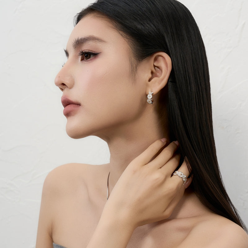 春夏デイジー銀ピアス