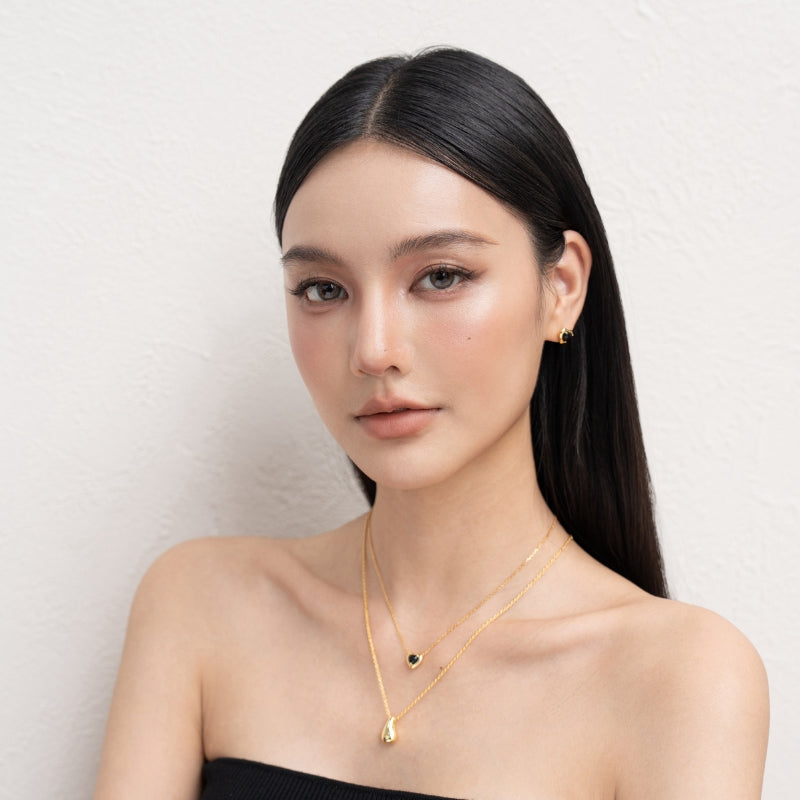 黒瑪瑙水滴ハートゴールドピアス