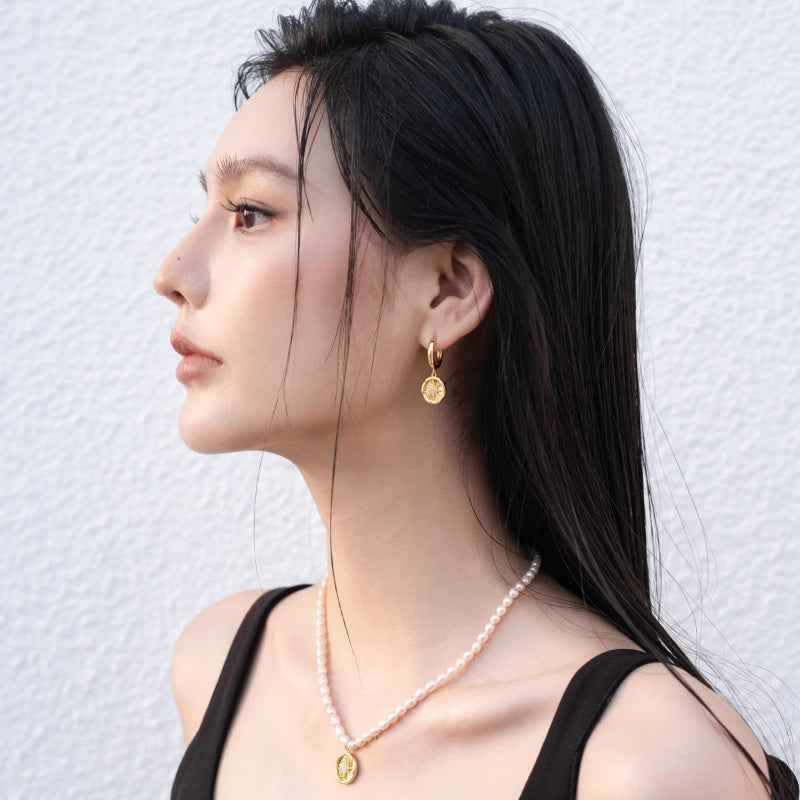 八芒星ジルコニア光沢ピアス