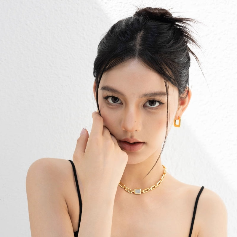 黒白方形幾何光沢ネック
