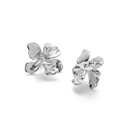 銀製花デザインピアス