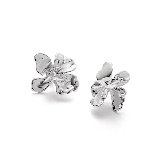 銀製花デザインピアス
