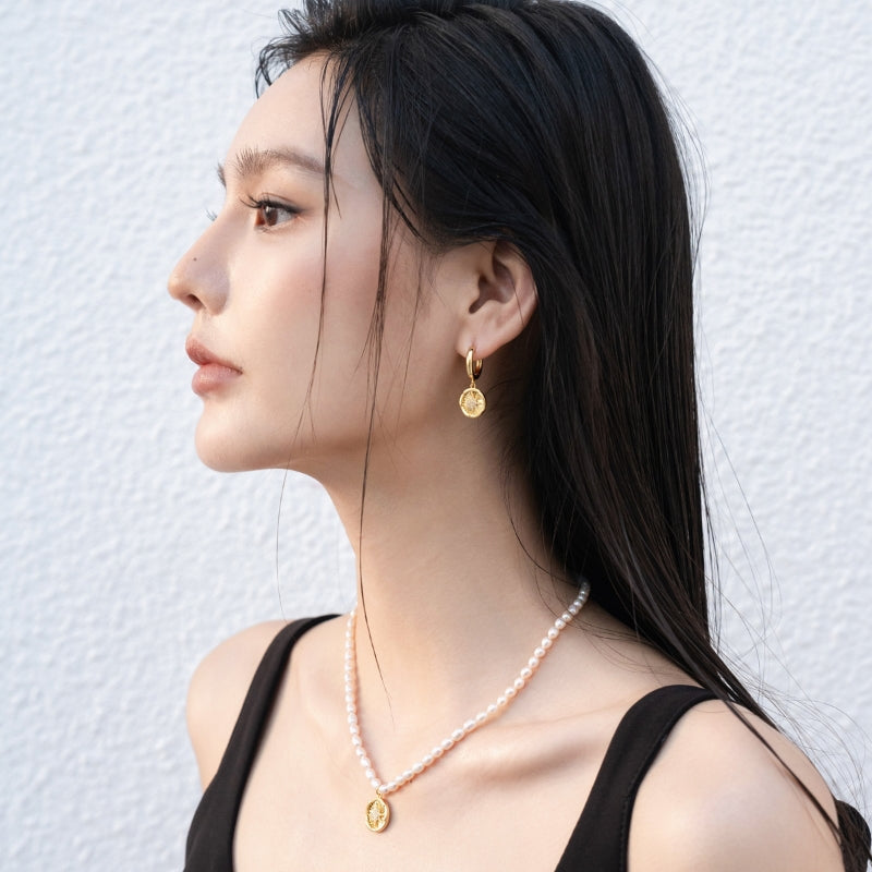 八芒星ジルコニア光沢ピアス