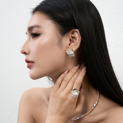 銀製花デザインピアス