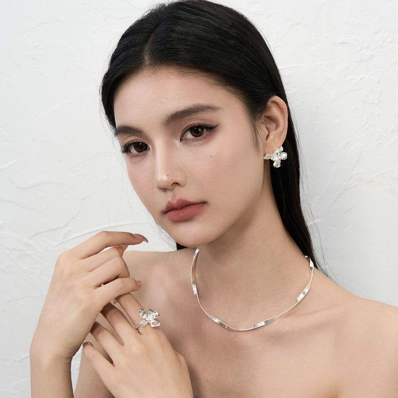 銀製花デザインピアス