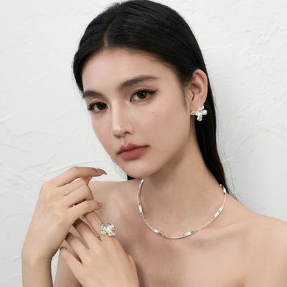 銀製花デザインピアス