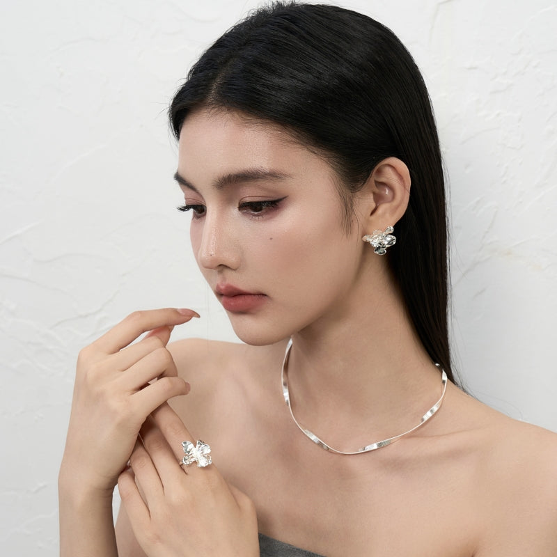 銀製花デザインピアス