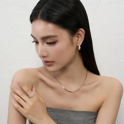 春夏デイジー銀ピアス