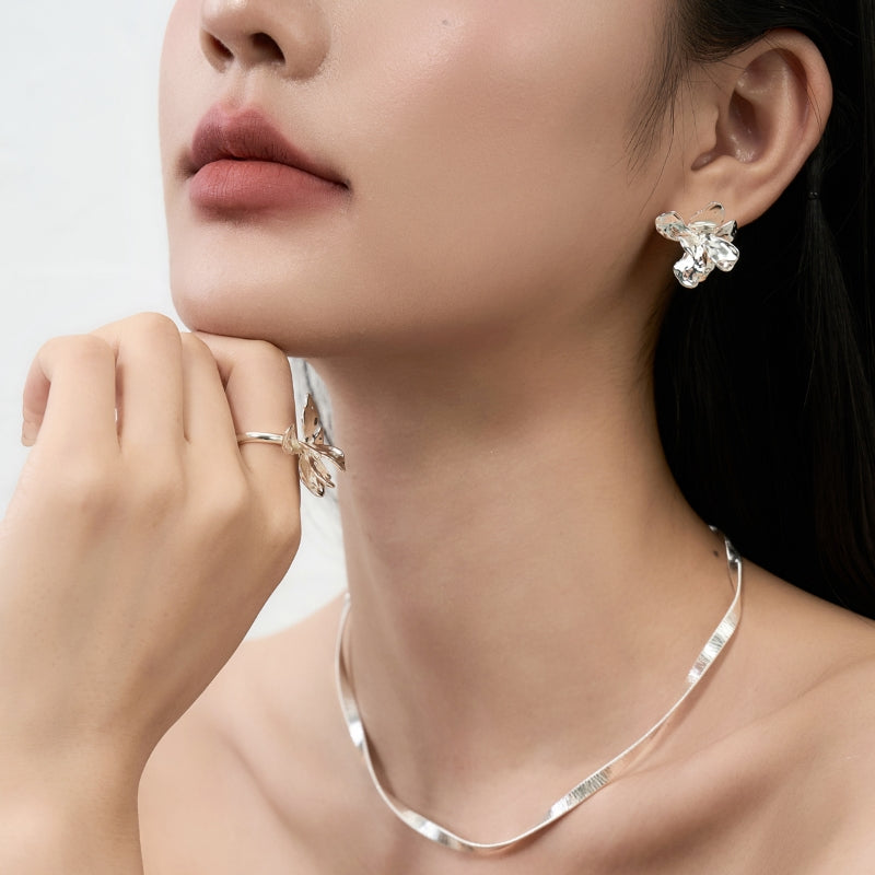 銀製花デザインピアス